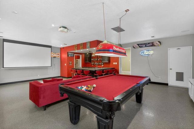 2595 American River Dr, Sacramento, CA 95864