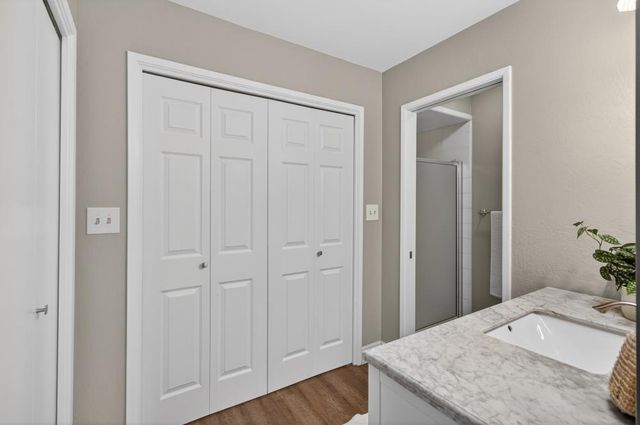 2595 American River Dr, Sacramento, CA 95864