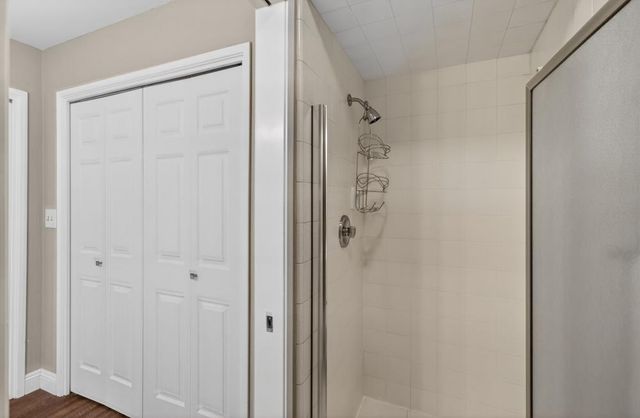 2595 American River Dr, Sacramento, CA 95864