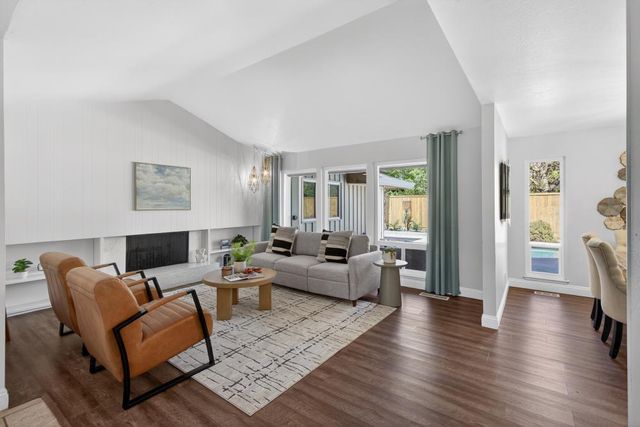 2595 American River Dr, Sacramento, CA 95864