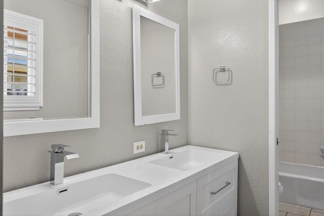 2595 American River Dr, Sacramento, CA 95864