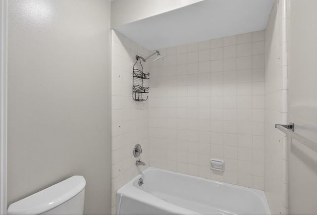 2595 American River Dr, Sacramento, CA 95864