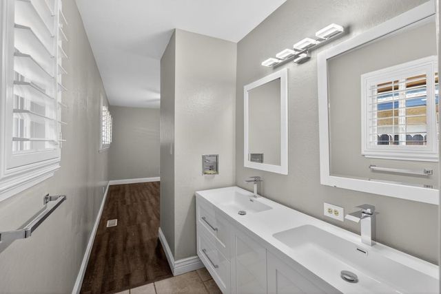 2595 American River Dr, Sacramento, CA 95864