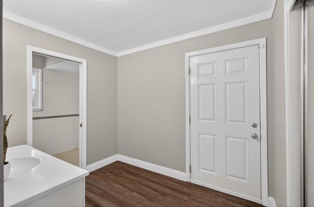 2595 American River Dr, Sacramento, CA 95864