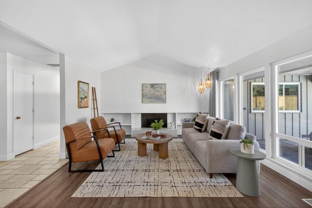 2595 American River Dr, Sacramento, CA 95864