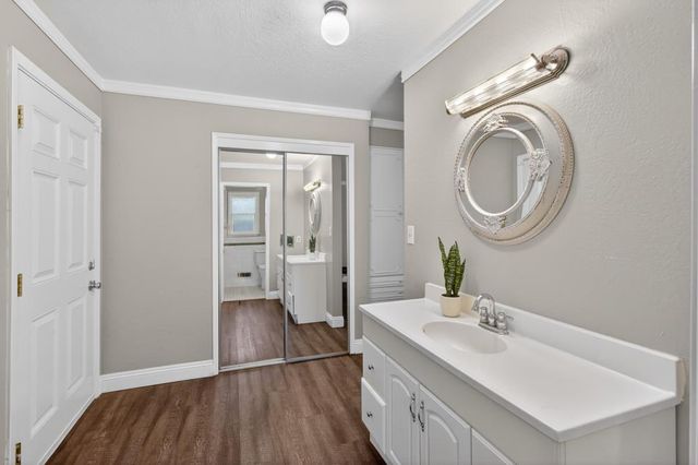 2595 American River Dr, Sacramento, CA 95864