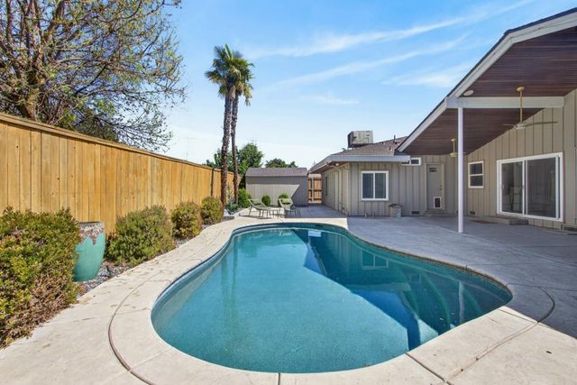 2595 American River Dr, Sacramento, CA 95864