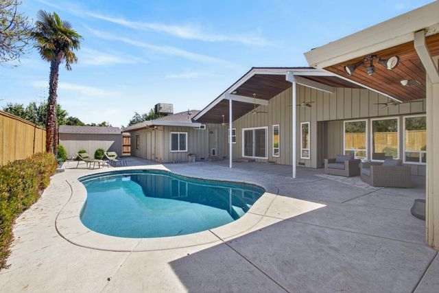 2595 American River Dr, Sacramento, CA 95864