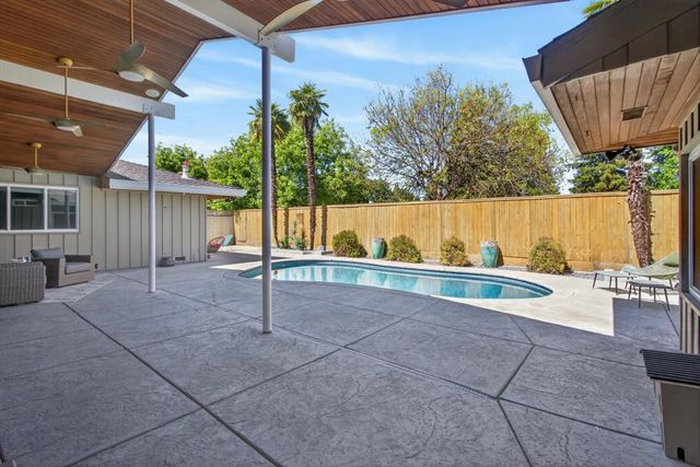 2595 American River Dr, Sacramento, CA 95864