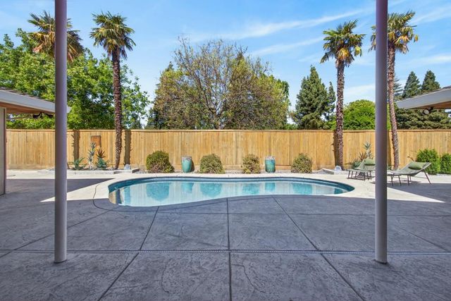 2595 American River Dr, Sacramento, CA 95864