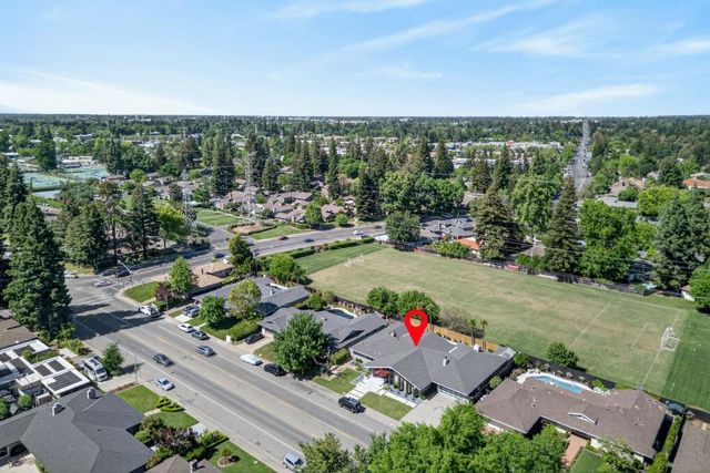2595 American River Dr, Sacramento, CA 95864