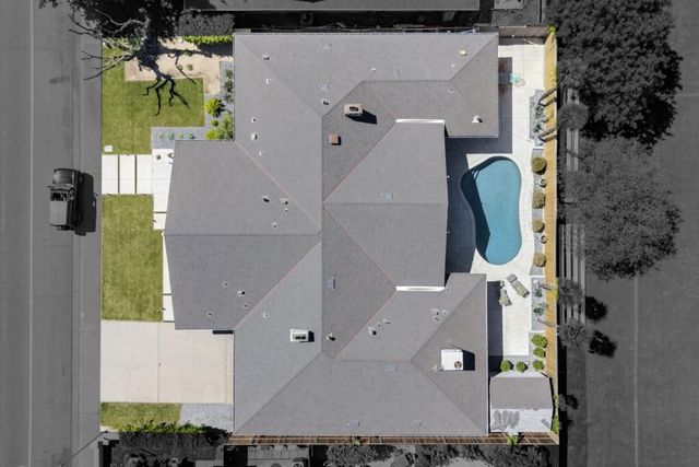 2595 American River Dr, Sacramento, CA 95864