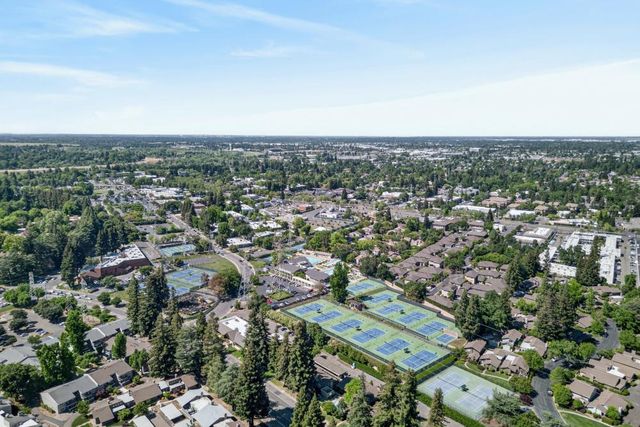 2595 American River Dr, Sacramento, CA 95864