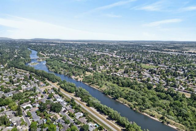 2595 American River Dr, Sacramento, CA 95864