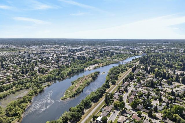 2595 American River Dr, Sacramento, CA 95864