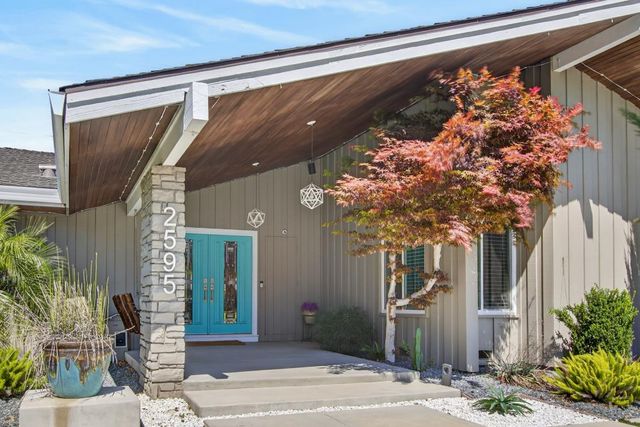2595 American River Dr, Sacramento, CA 95864