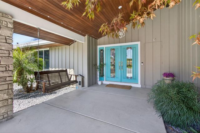 2595 American River Dr, Sacramento, CA 95864