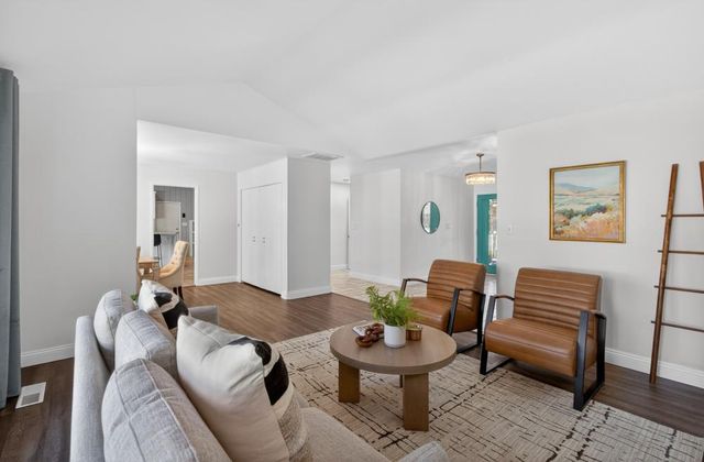 2595 American River Dr, Sacramento, CA 95864