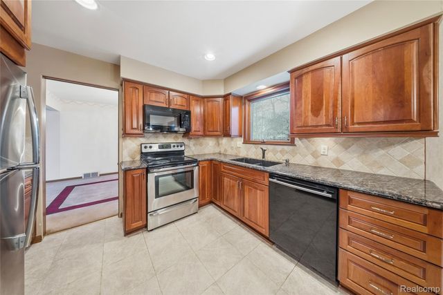 21767 Knudsen Drive, Grosse Ile Township, MI 48138