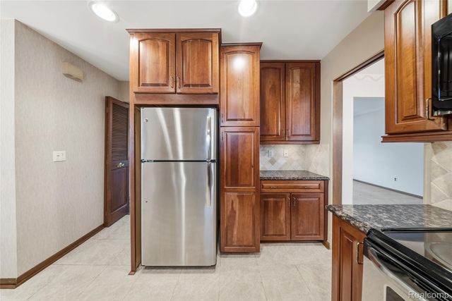 21767 Knudsen Drive, Grosse Ile Township, MI 48138