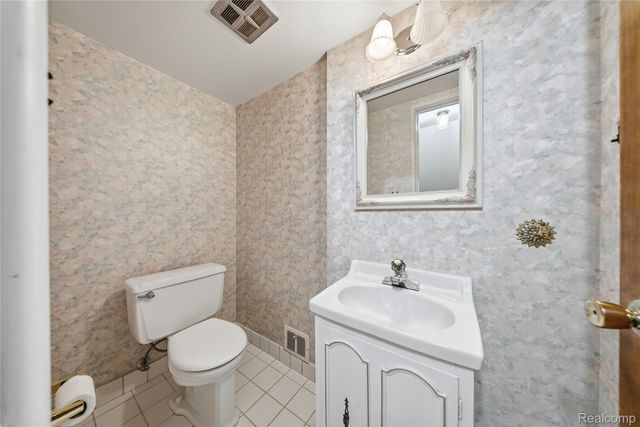 21767 Knudsen Drive, Grosse Ile Township, MI 48138