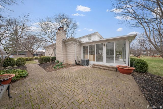 21767 Knudsen Drive, Grosse Ile Township, MI 48138