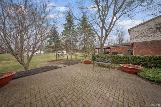 21767 Knudsen Drive, Grosse Ile Township, MI 48138