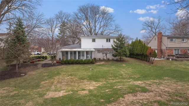 21767 Knudsen Drive, Grosse Ile Township, MI 48138