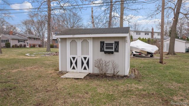 21767 Knudsen Drive, Grosse Ile Township, MI 48138