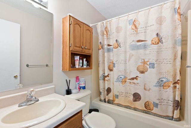 6115 Picacho Drive, Fort Wayne, IN 46825