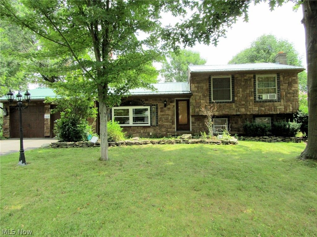 1921 Birch Trace Drive, Austintown, OH 44515