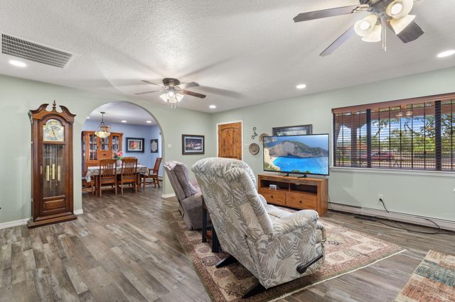 13 Vista De Las Cruces Road, Los Lunas, NM 87031