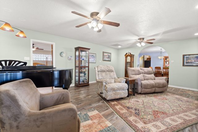 13 Vista De Las Cruces Road, Los Lunas, NM 87031