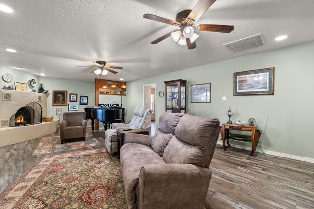 13 Vista De Las Cruces Road, Los Lunas, NM 87031