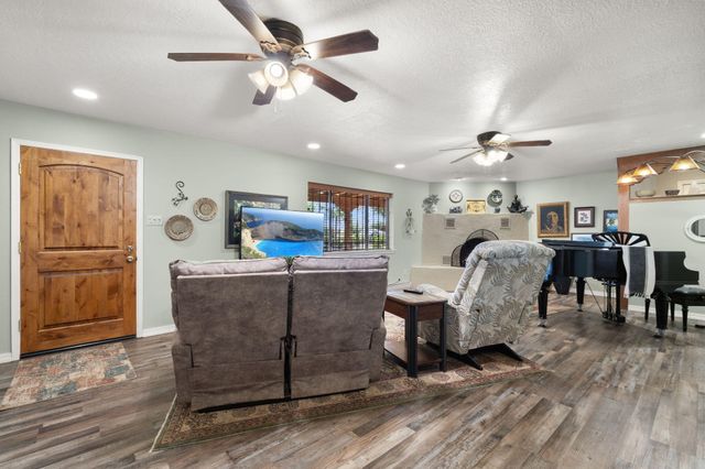 13 Vista De Las Cruces Road, Los Lunas, NM 87031