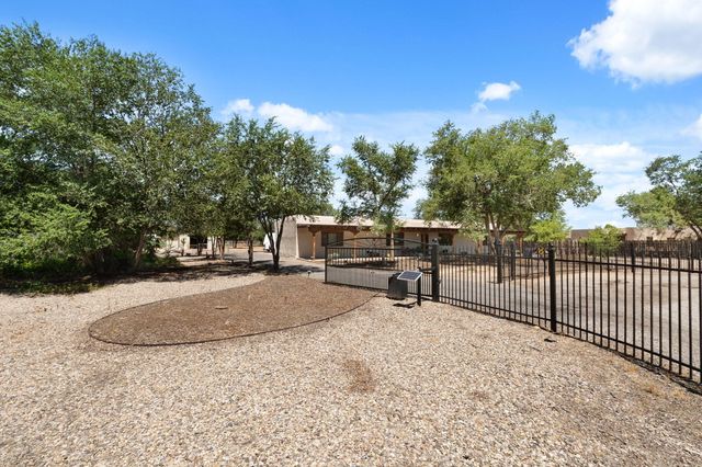 13 Vista De Las Cruces Road, Los Lunas, NM 87031