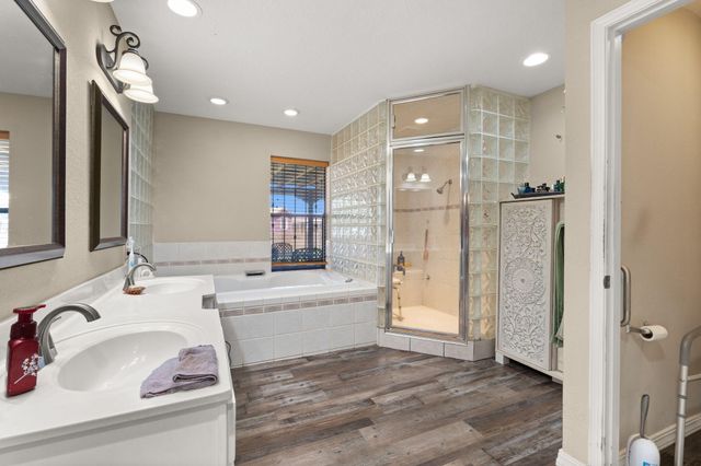 13 Vista De Las Cruces Road, Los Lunas, NM 87031
