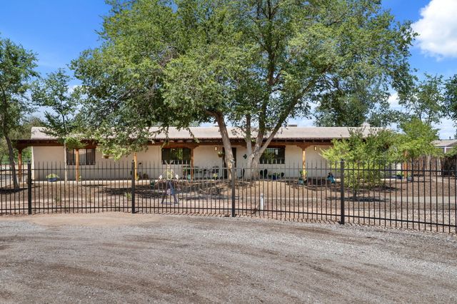 13 Vista De Las Cruces Road, Los Lunas, NM 87031