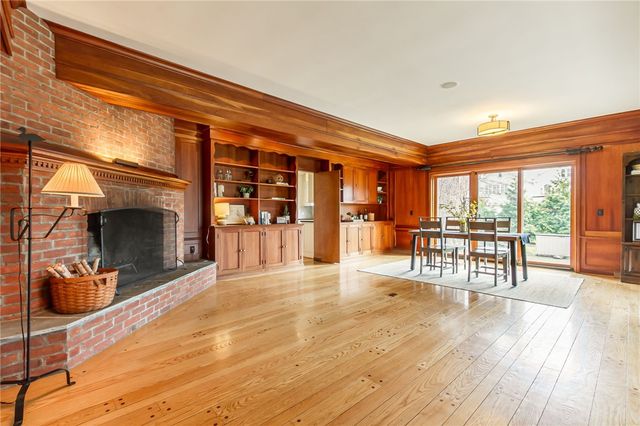 1 Stonegate Lane, Pittsford, NY 14534