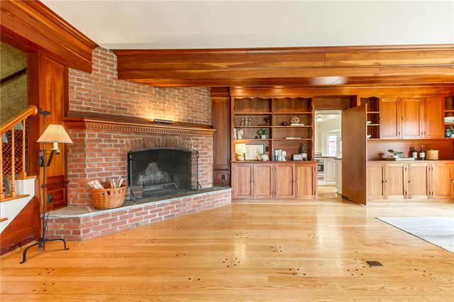 1 Stonegate Lane, Pittsford, NY 14534