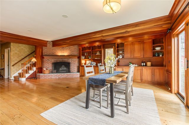 1 Stonegate Lane, Pittsford, NY 14534