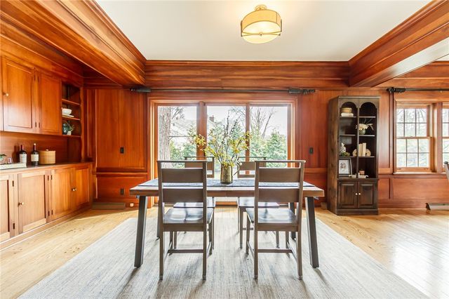 1 Stonegate Lane, Pittsford, NY 14534