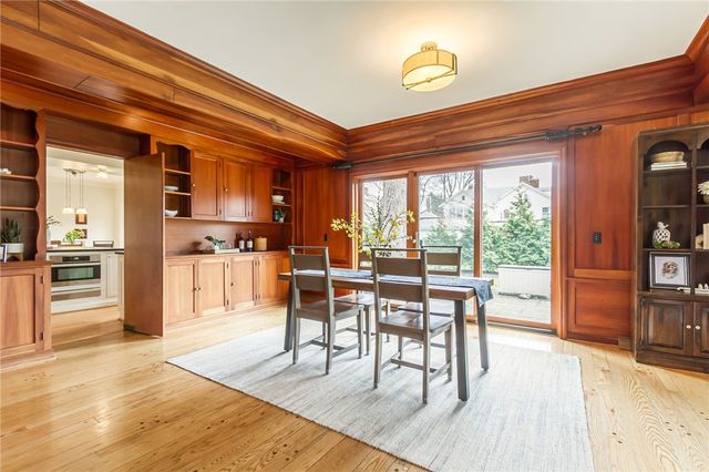 1 Stonegate Lane, Pittsford, NY 14534