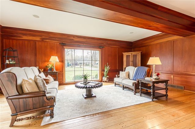 1 Stonegate Lane, Pittsford, NY 14534