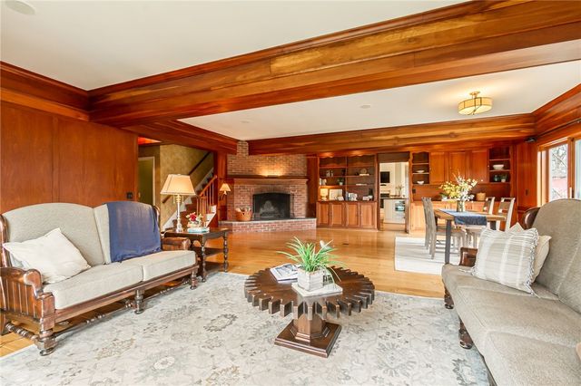 1 Stonegate Lane, Pittsford, NY 14534