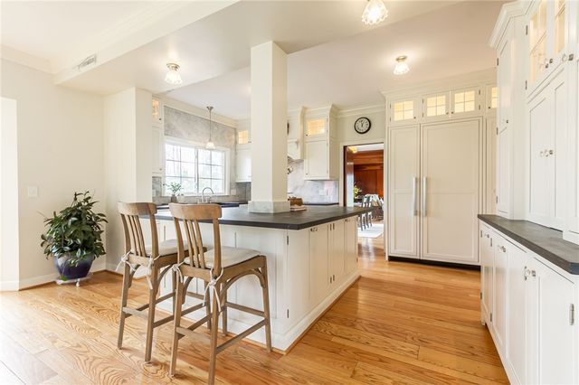 1 Stonegate Lane, Pittsford, NY 14534