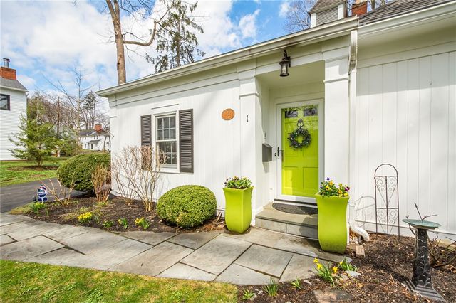 1 Stonegate Lane, Pittsford, NY 14534