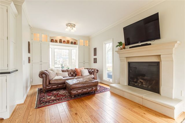 1 Stonegate Lane, Pittsford, NY 14534