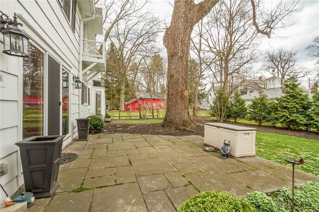 1 Stonegate Lane, Pittsford, NY 14534
