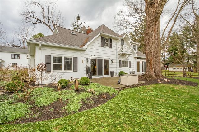 1 Stonegate Lane, Pittsford, NY 14534